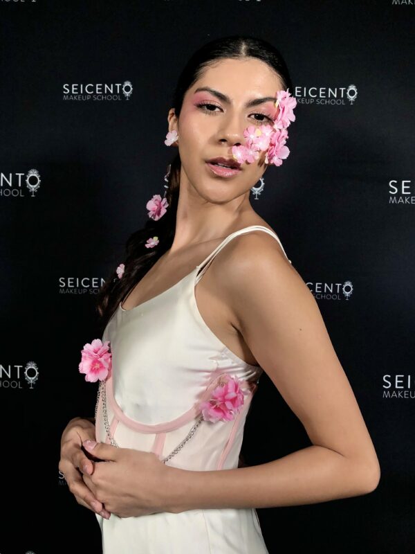 MAQUILLAJE EDITORIAL CON APLICACIÓN FLORAL por Vale Jetzahel